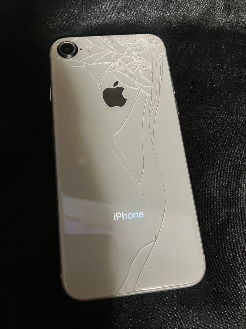 iPhone8シルバー バッテリー最大容量100% SIMフリー
