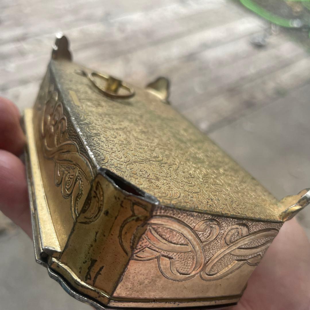 花柄装飾の金属製小物入れ オルゴール付いてます