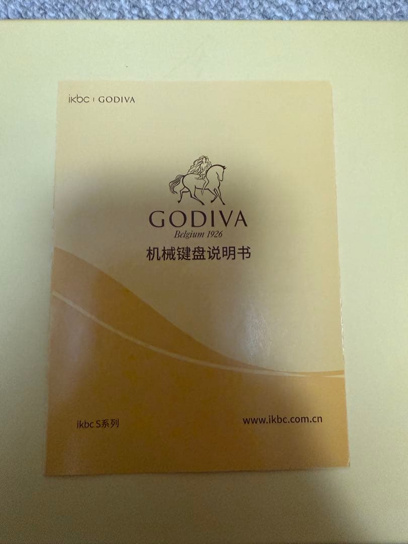 GODIVAとikbc がコラボしたチョコレート風ワイヤレスキーボード