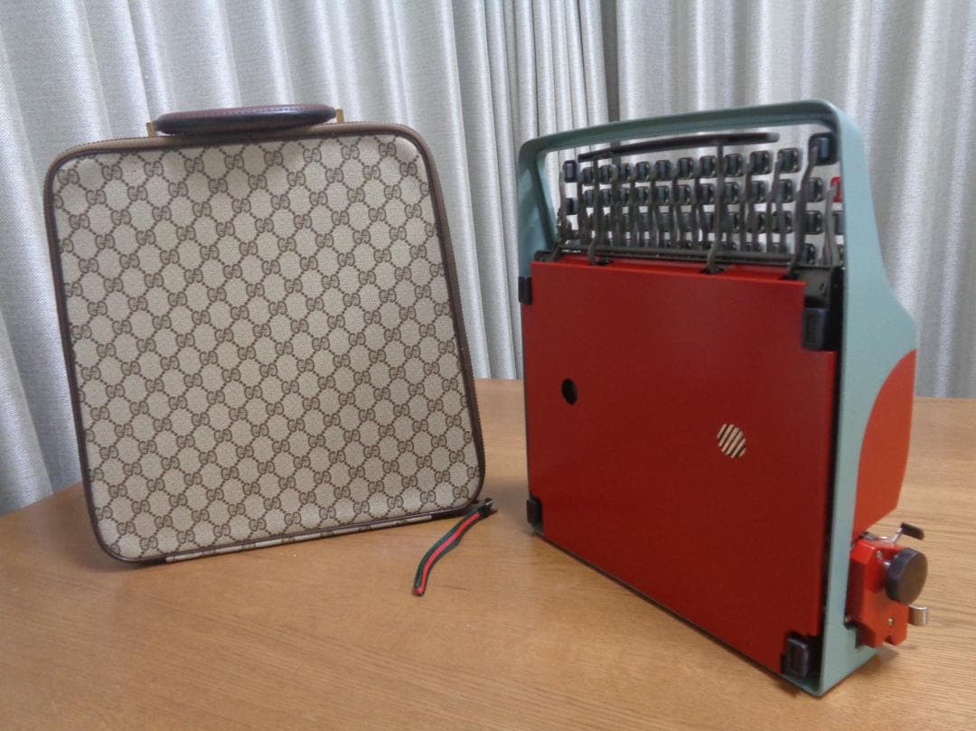 GUCCIケースolivetti lettera32タイプライターシェリーライン