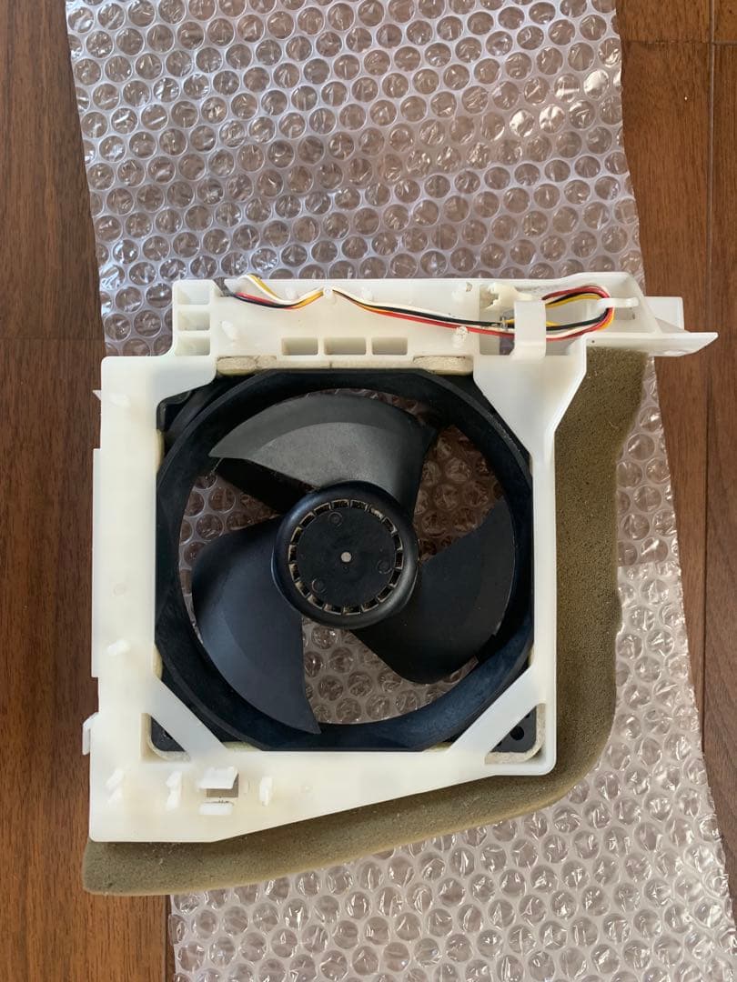 日立冷蔵庫　機械室ファンモーター 型番12539TA-12M-BU