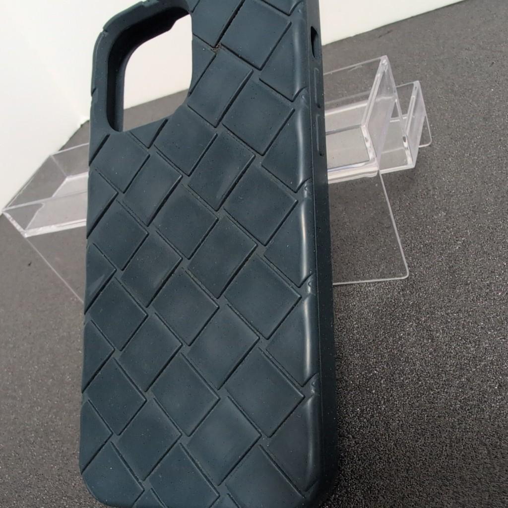 ボッテガヴェネタ　スマホケース　シリコン　紺　iphone16 pro max