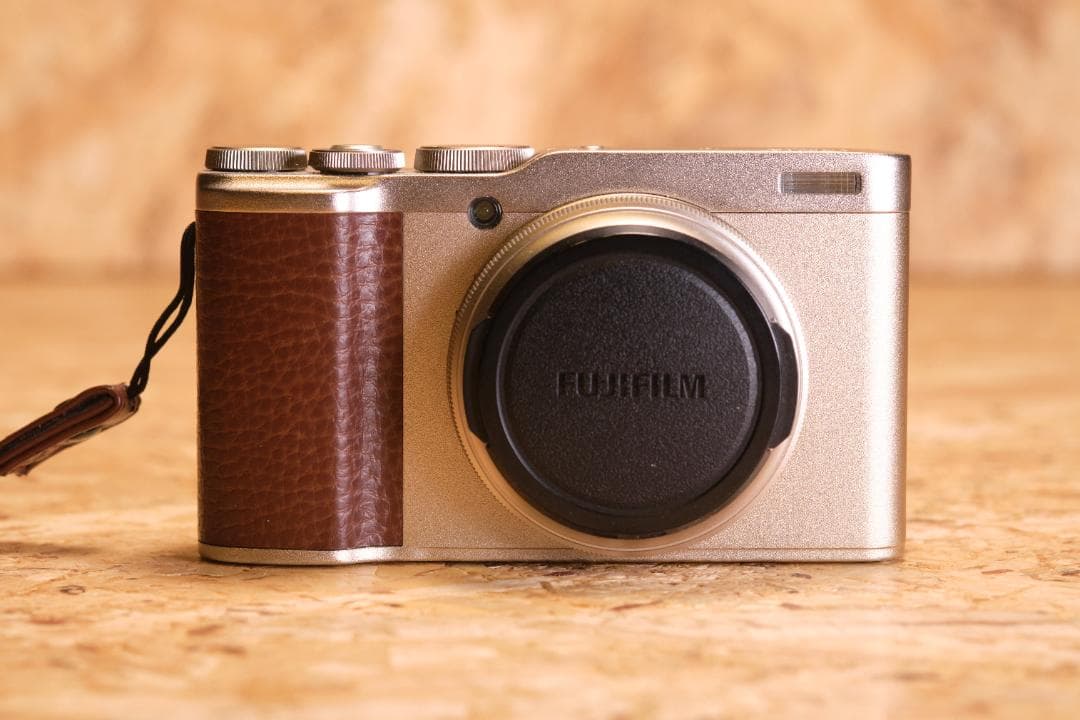 FUJIFILM XF10 シャンパンゴールド 電池3個
