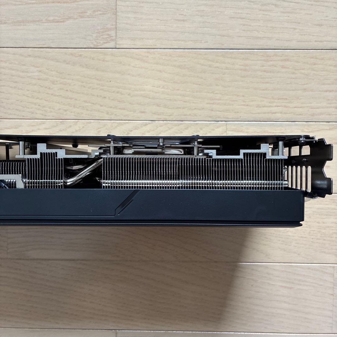 gigabyte グラボ 5090 ヒートシンク　3連ファン　バックプレート　箱