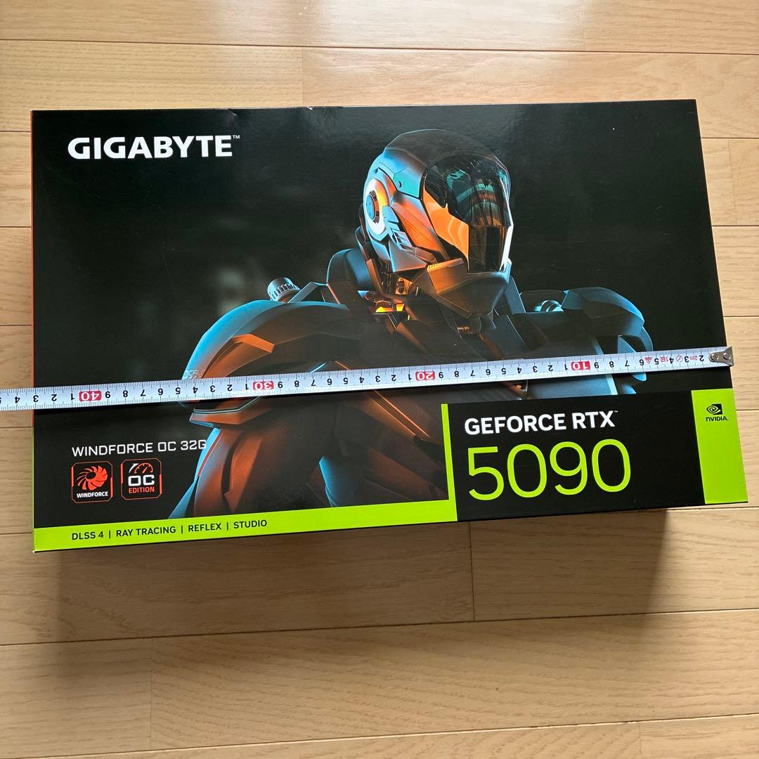gigabyte グラボ 5090 ヒートシンク　3連ファン　バックプレート　箱
