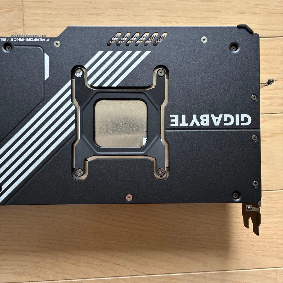 gigabyte グラボ 5090 ヒートシンク　3連ファン　バックプレート　箱