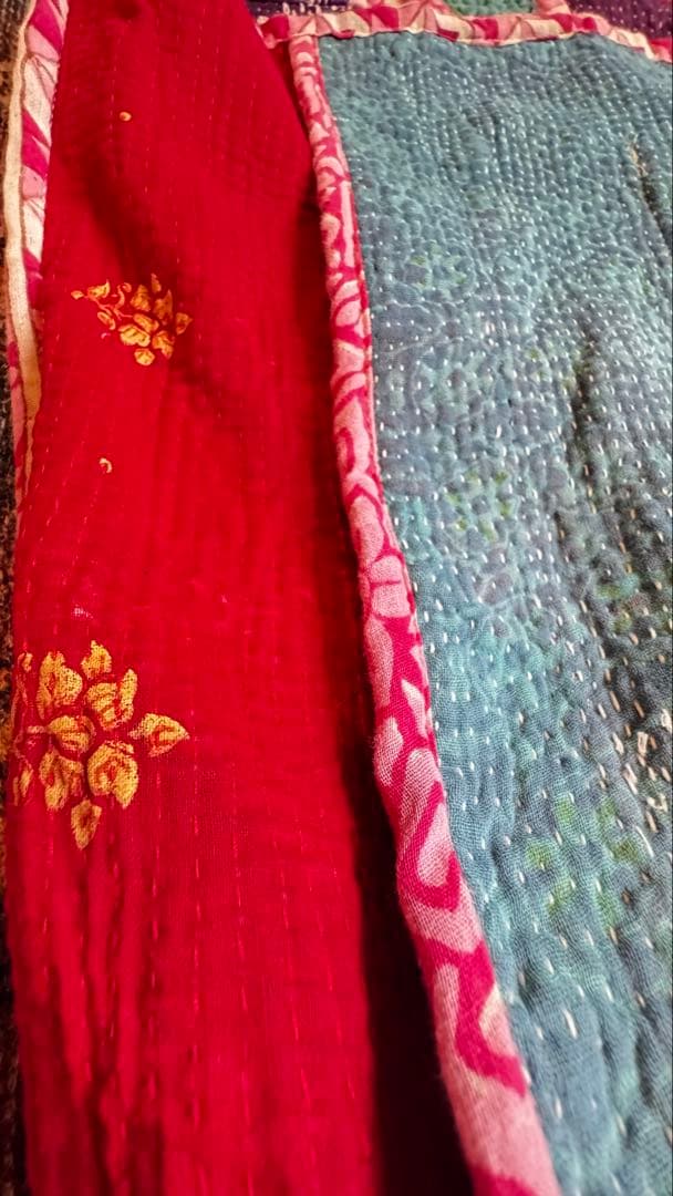 破格！持ち手もしっかり！Kantha カンタ　リバーシブル　ビッグ　ラリーキルト