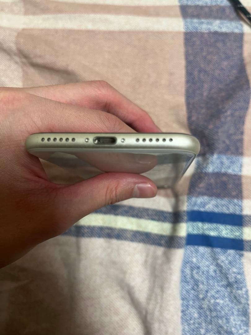 【初期化済み】iPhone SE 3世代　SIMロックなし