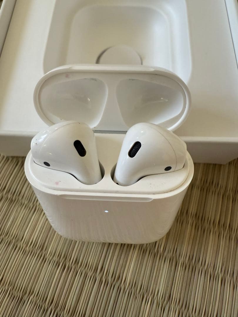Apple AirPods 第2世代 ワイヤレスイヤホン ケース付き