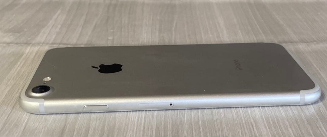 美品バッテリー良好iPhone7 32GB SIMフリー