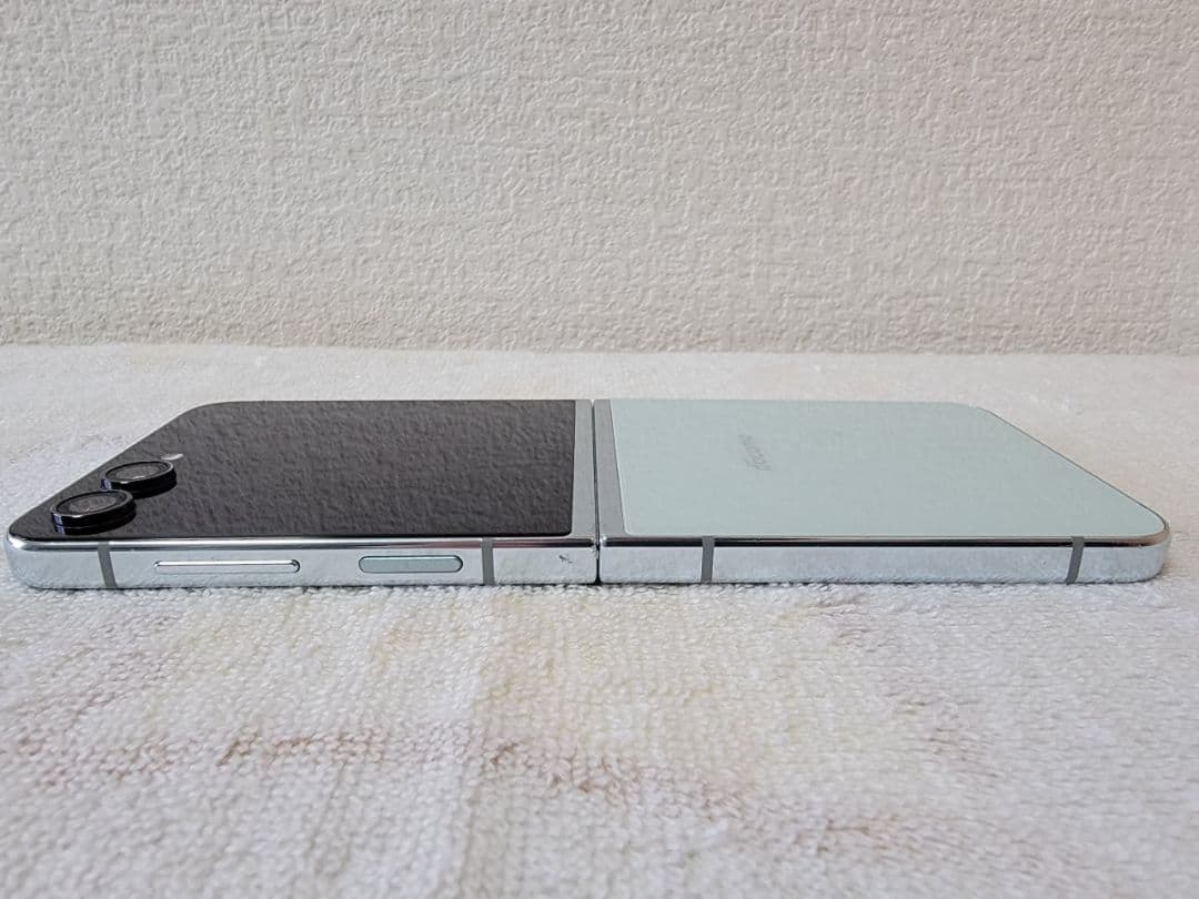 Galaxy Z Flip5 256GB ドコモ版SIMフリー / 訳あり