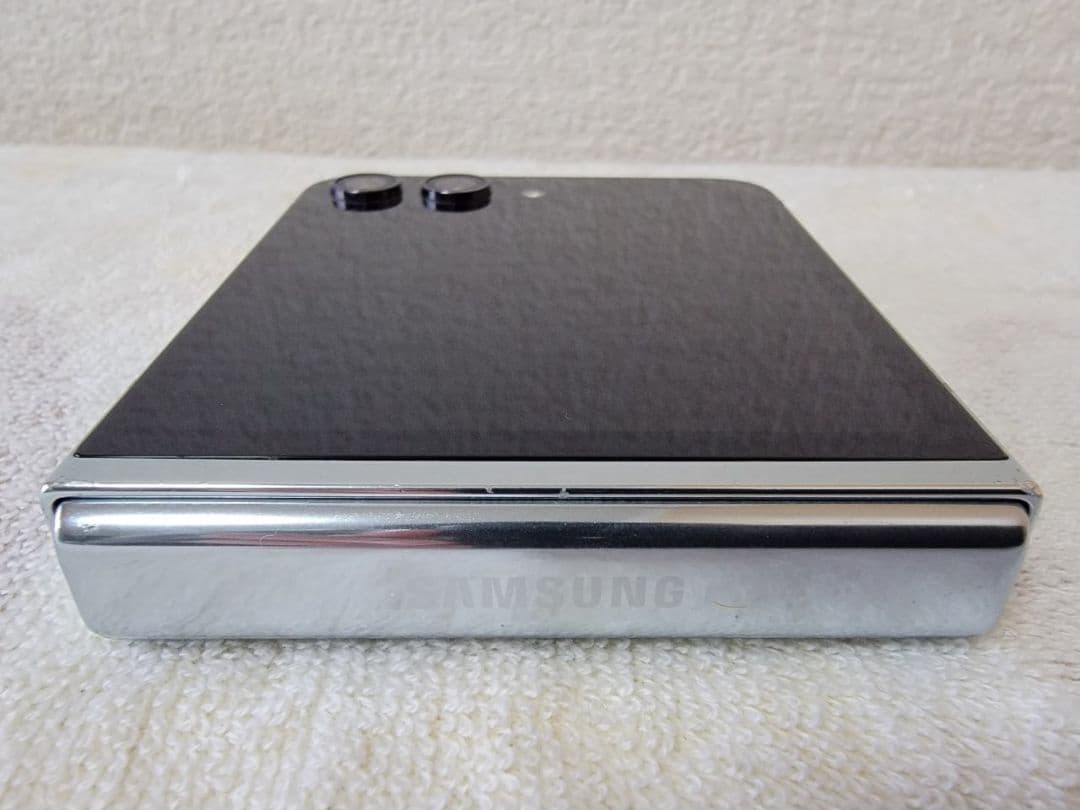 Galaxy Z Flip5 256GB ドコモ版SIMフリー / 訳あり