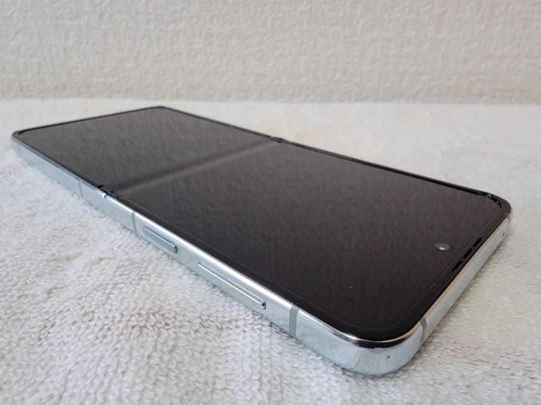 Galaxy Z Flip5 256GB ドコモ版SIMフリー / 訳あり