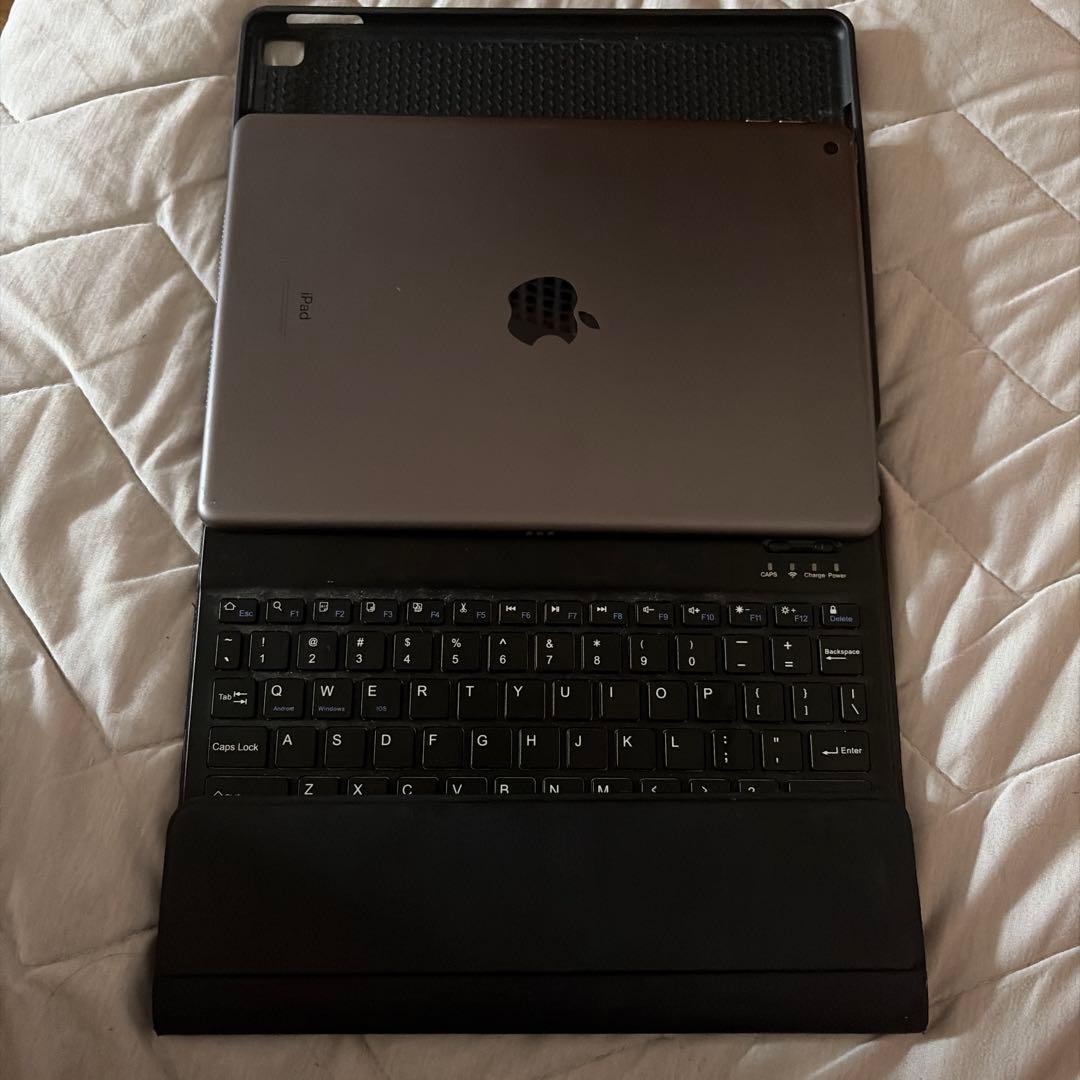 iPad第9世代　iPad用 Bluetoothキーボード ブラックセット