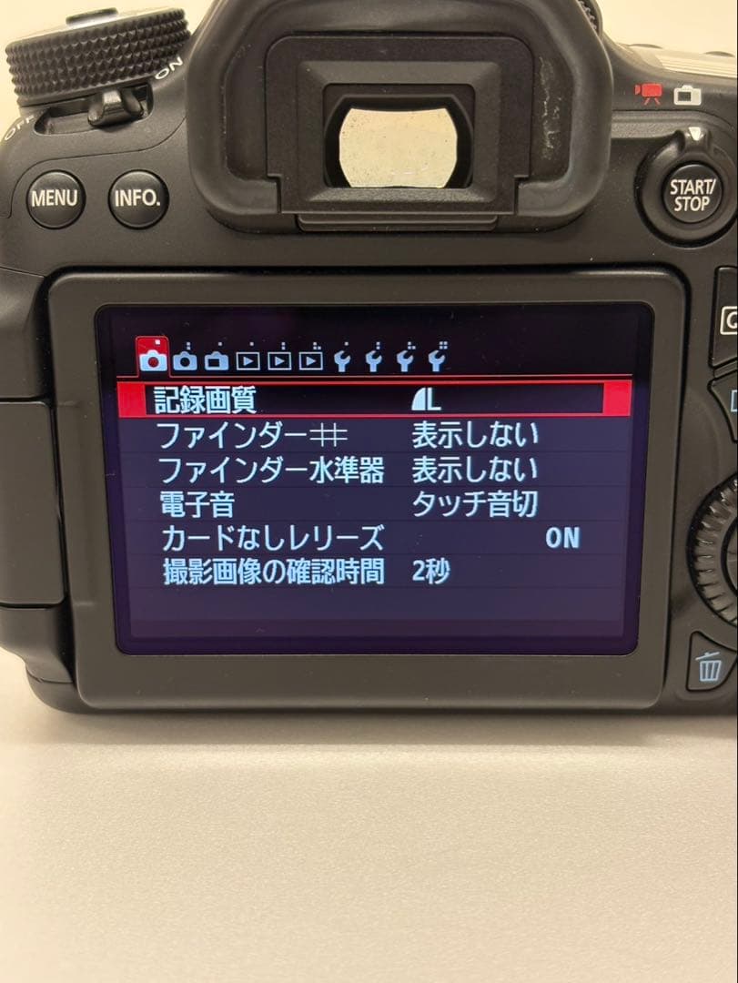 Canon EOS 70D ボディ　デジタル一眼レフカメラ