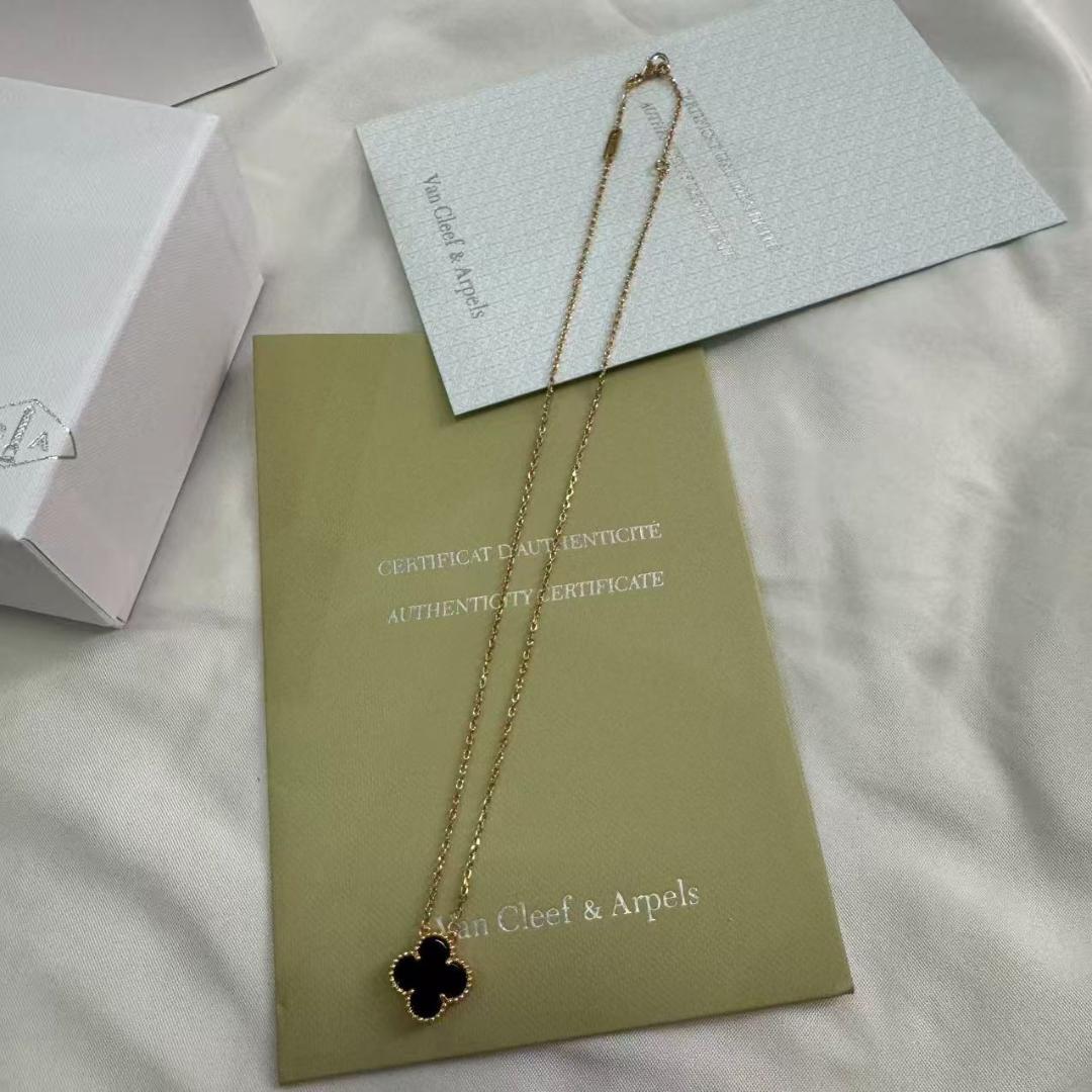 Van Cleef & Arpels 四つ葉のクローバーネックレス