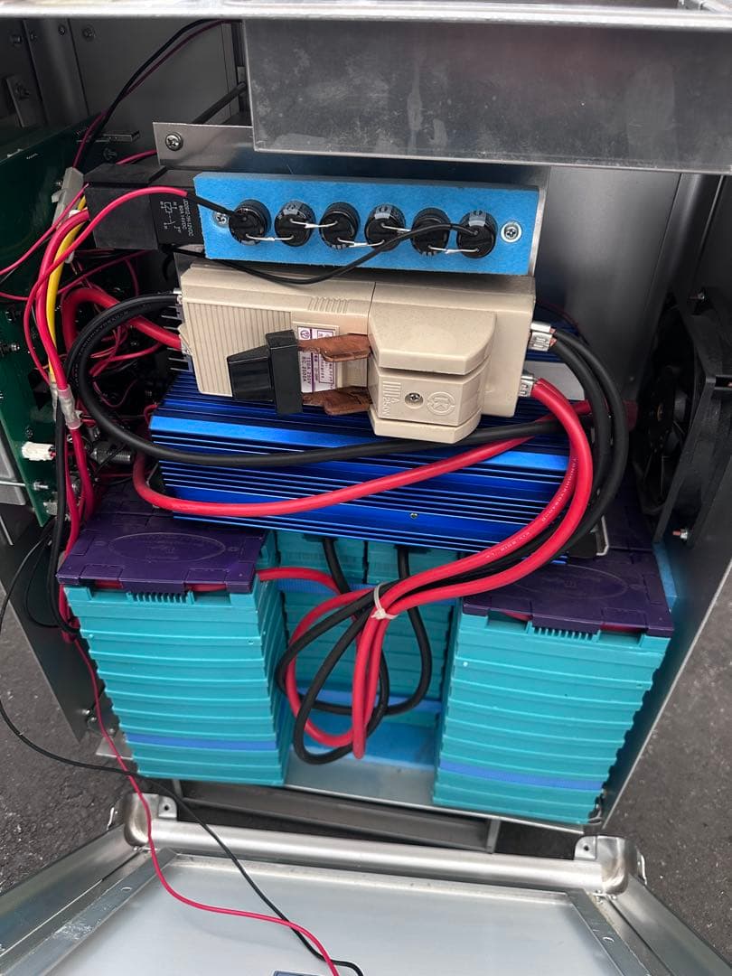 キャンピングカー用　発電機、太陽エネルギー 付き