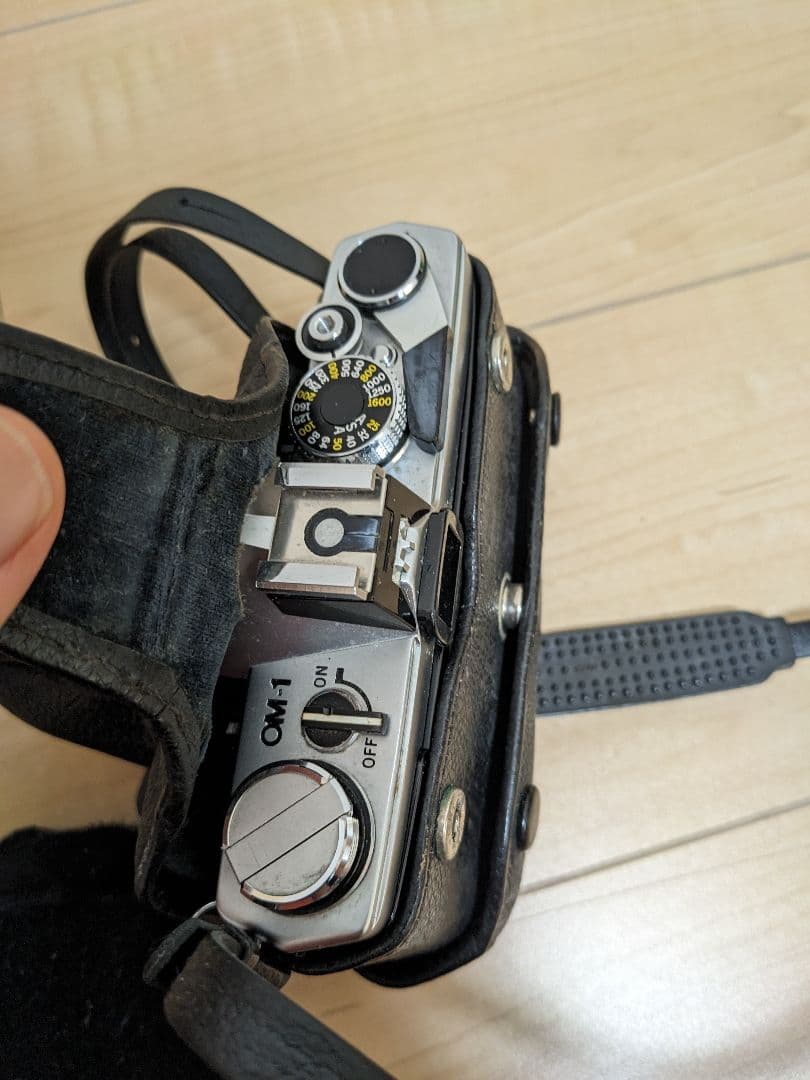 OLYMPUS OM-1 一眼レフカメラ + フラッシュ