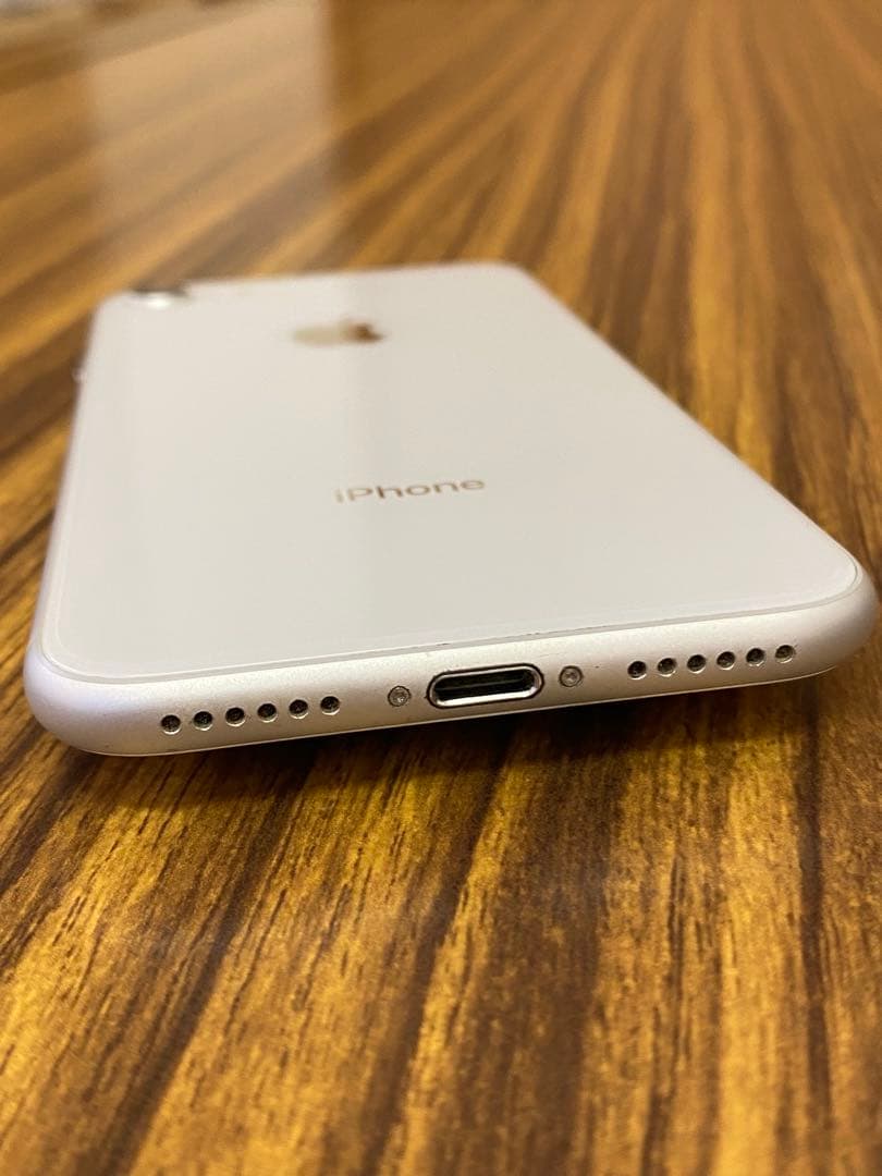 iPhone 8 シルバー 64GB SIMフリー