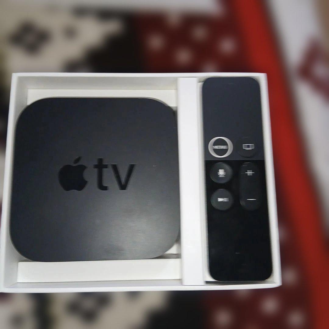 Apple TV 4K 本体とリモコン付き