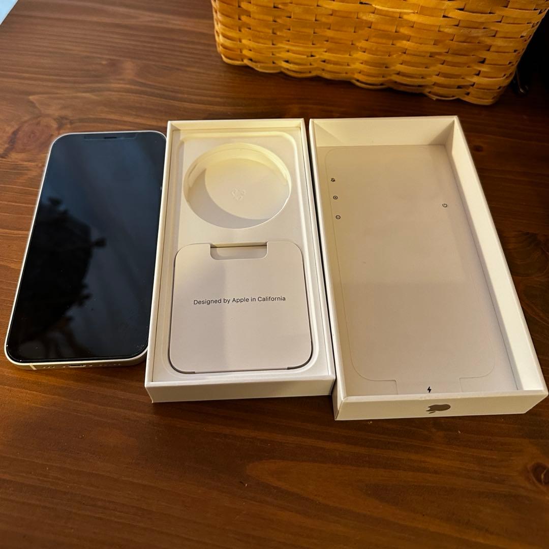 Apple iPhone 12 64GB ケース付き　ホワイト