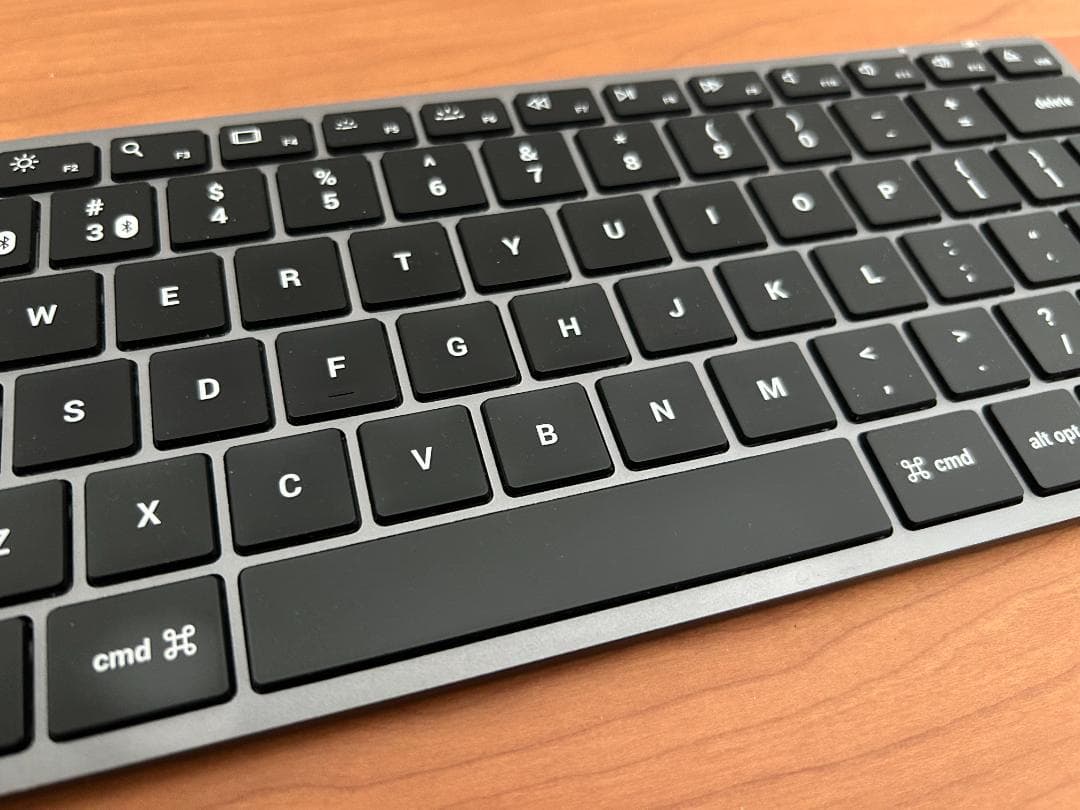 キーボード SATECHI SLIM X1 Bluetooth keyboard