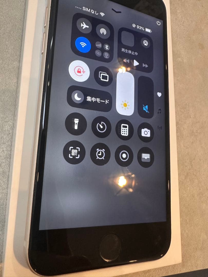 iPhone SE 第3世代 64GB スターライト SIMフリー 純正充電器付