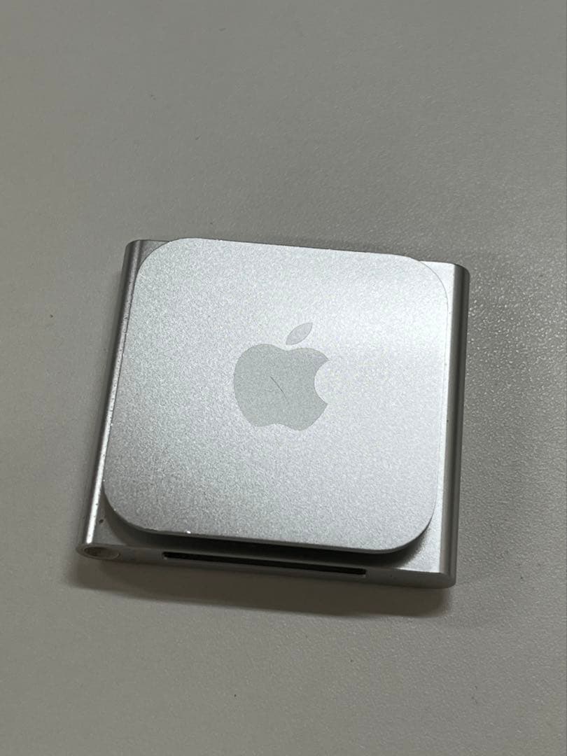 Apple iPod nano A1366 シルバー（ケース付き）