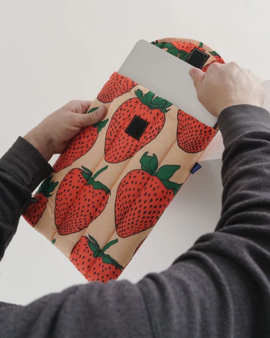 【BAGGU】いちご 13インチ ラップトップ PC タブレットケース