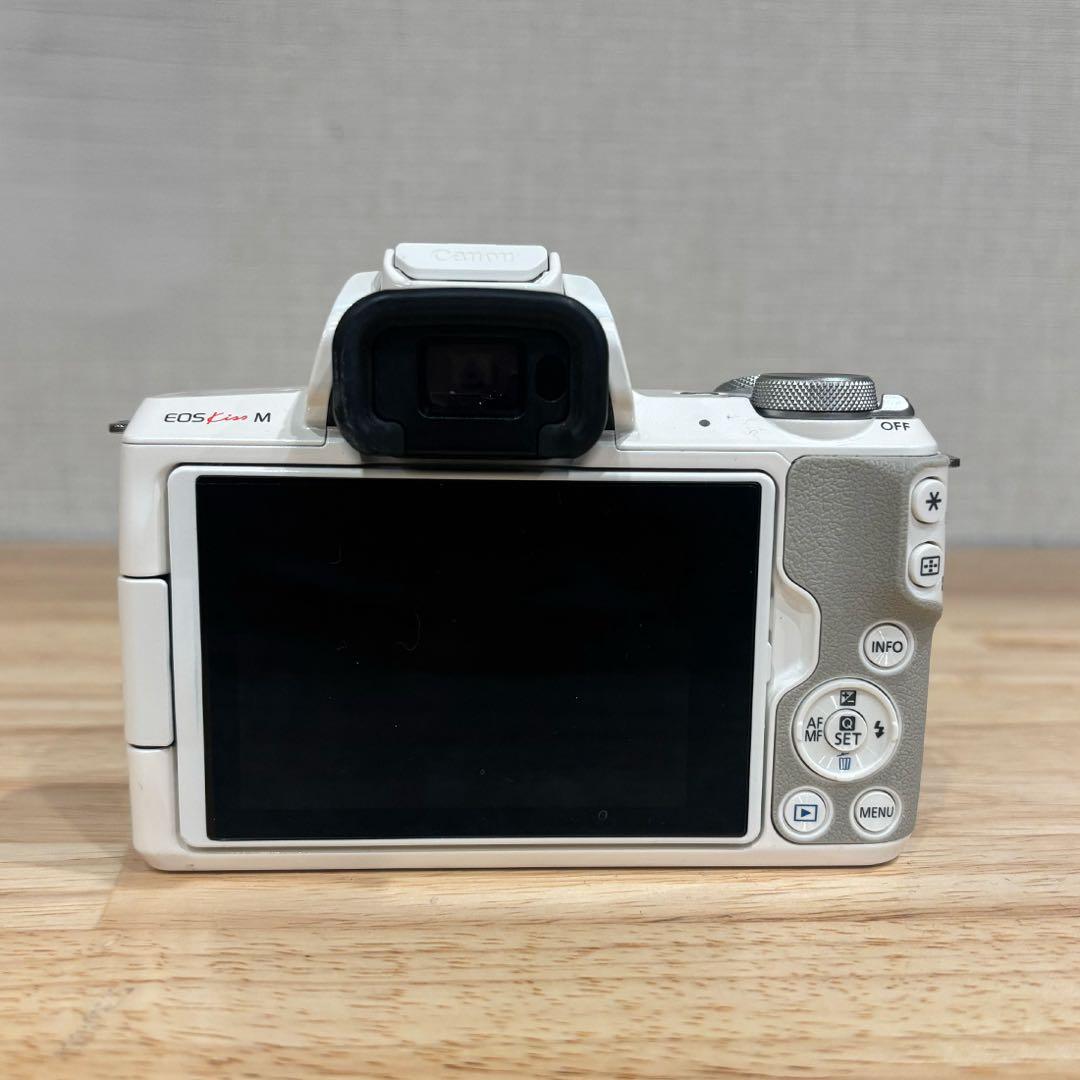 Canon EOS Kiss M ホワイト ダブルズームセット&バッテリーセット