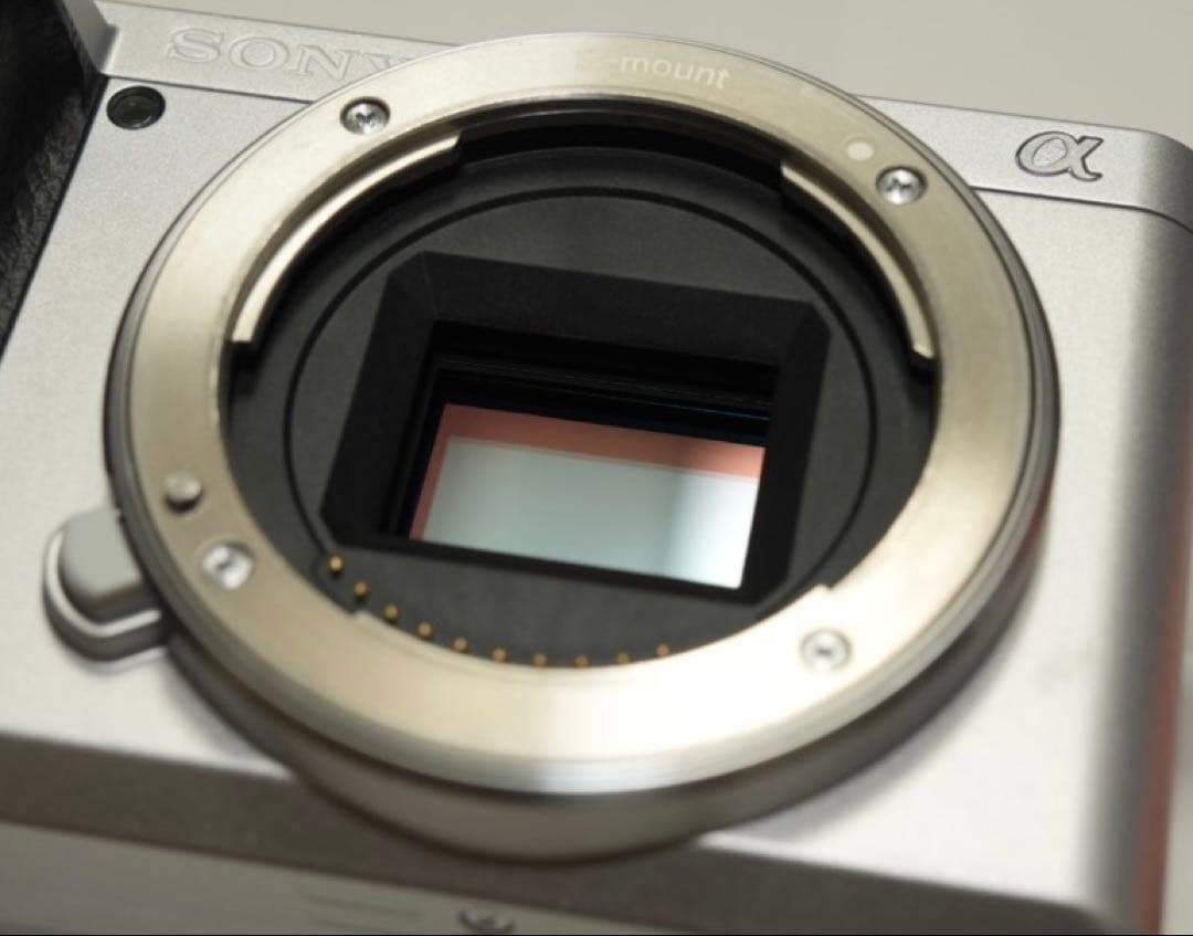 【美品】シャッター回数:約8200回 SONY α6400 カメラ　シルバー