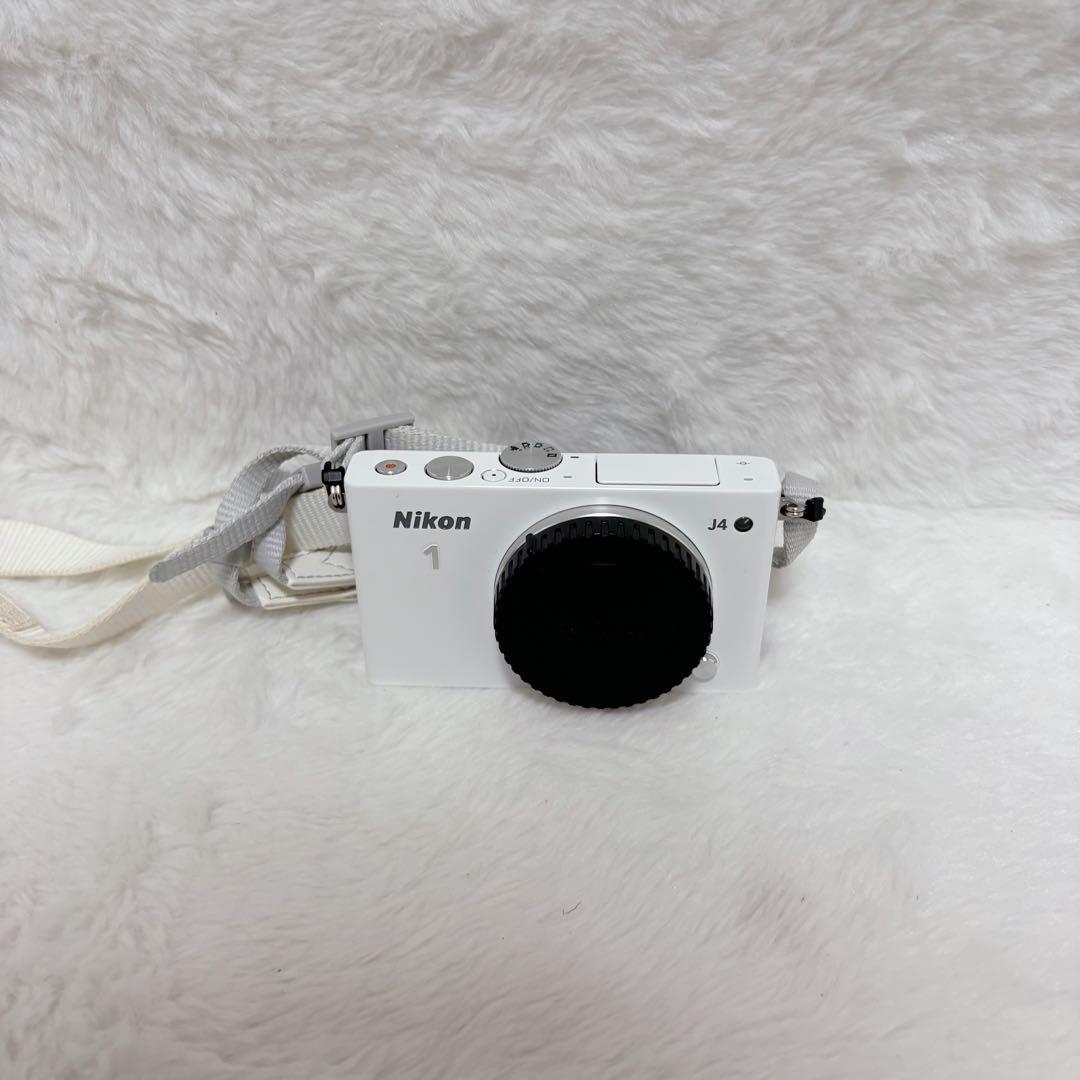 【極美品】Nikon 1 J4　ダブルズームキット ミラーレスカメラ ホワイト