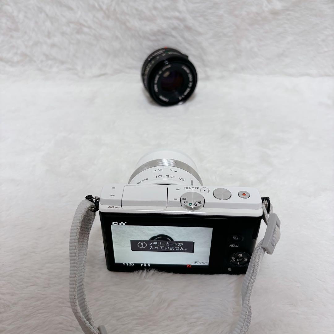 【極美品】Nikon 1 J4　ダブルズームキット ミラーレスカメラ ホワイト