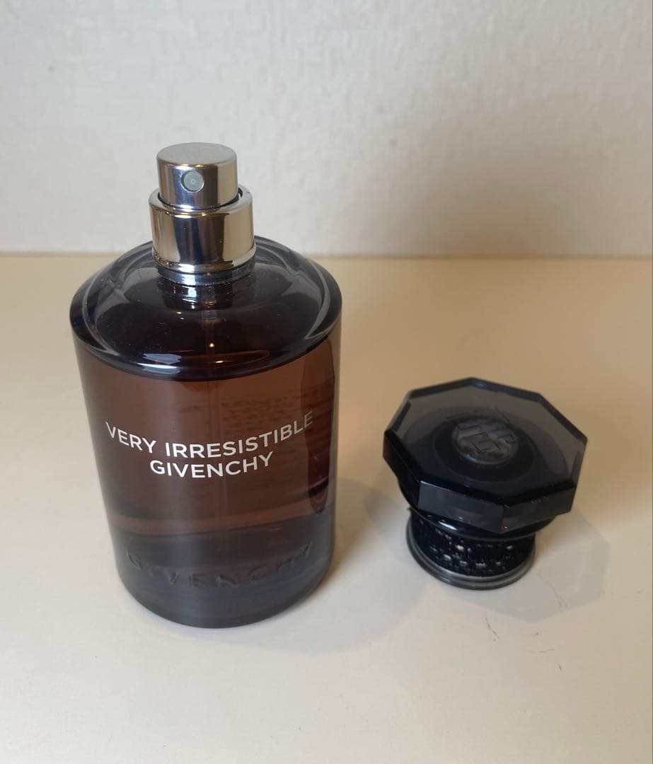 【限定品60mlほぼ未使用】ジバンシー ヴェリィ イレジスティブル クチュール
