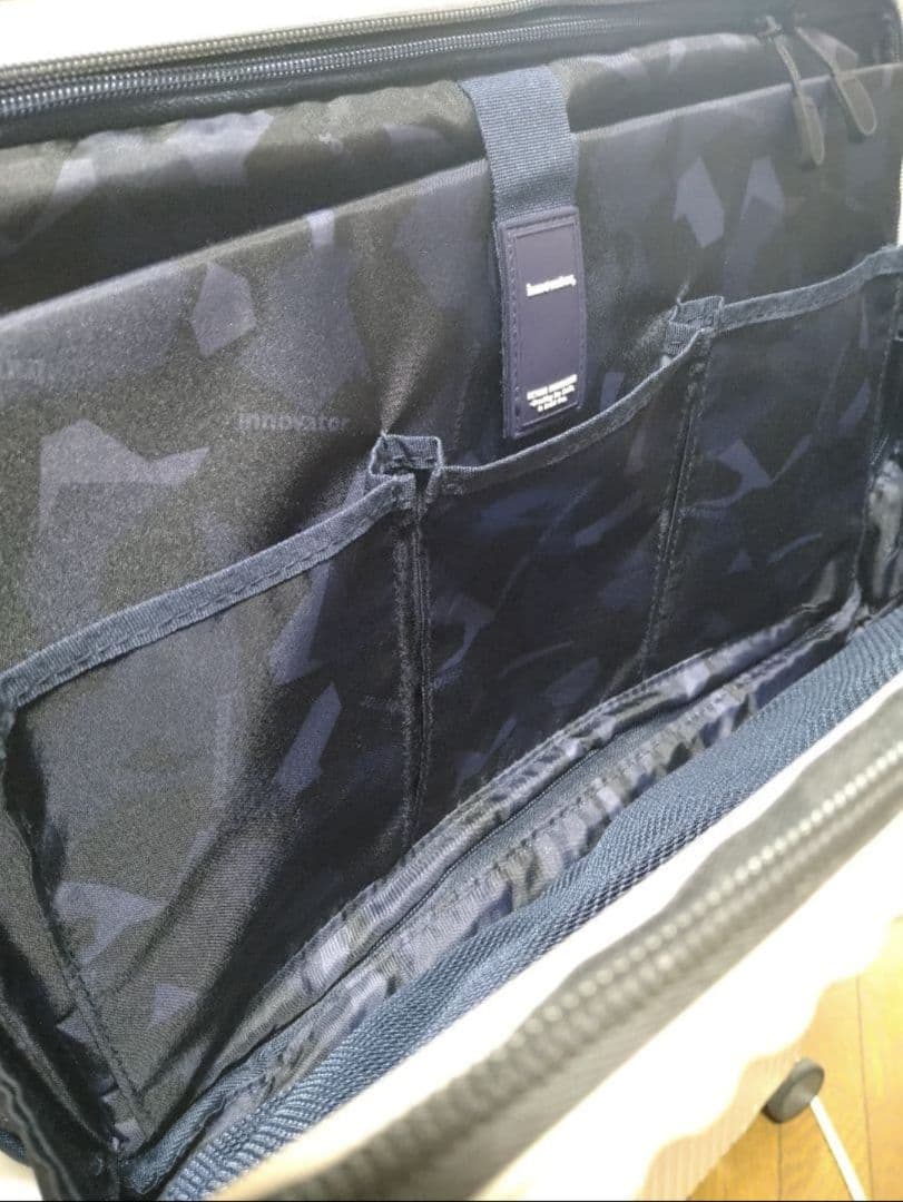 イノベーター　キャリーケース　92L　バニラ