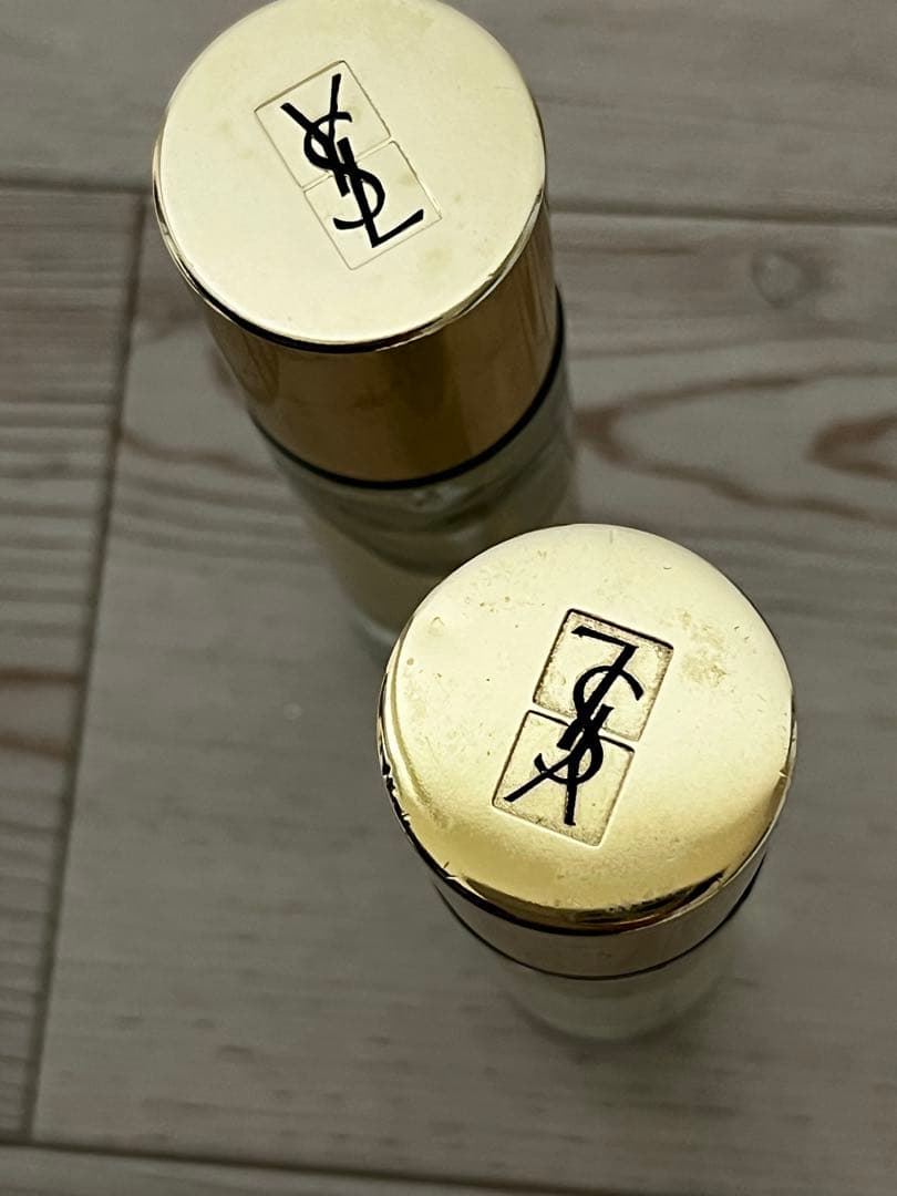 Yves Saint Laurent ラディアントタッチブラープライマー