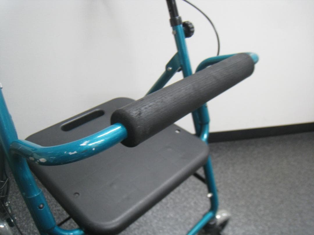 【カワムラサイクル】四輪歩行車 KW20 グリーン ①