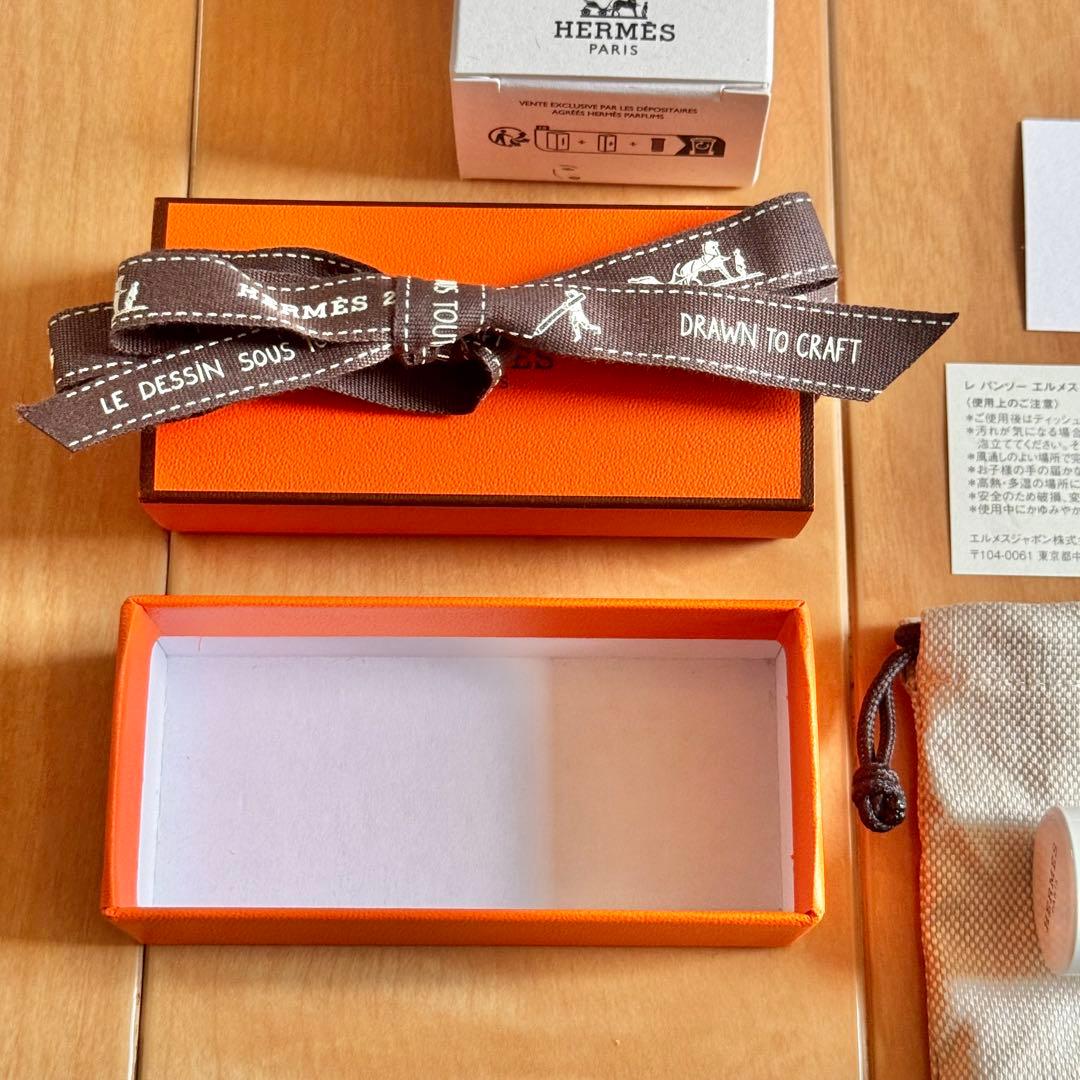 【新品未使用】エルメス メイクブラシ リボン箱 保証書付 ギフト袋2枚