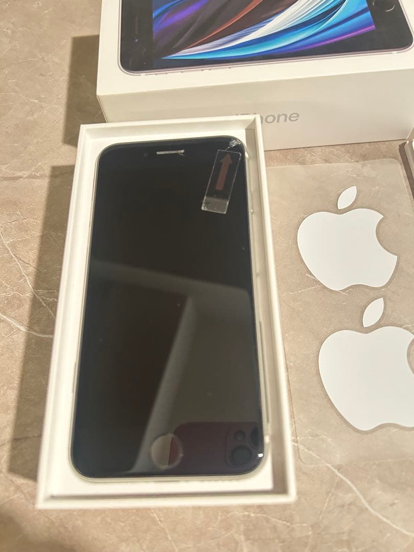 Apple iPhone SE (第2世代) ホワイト 本体　128GB