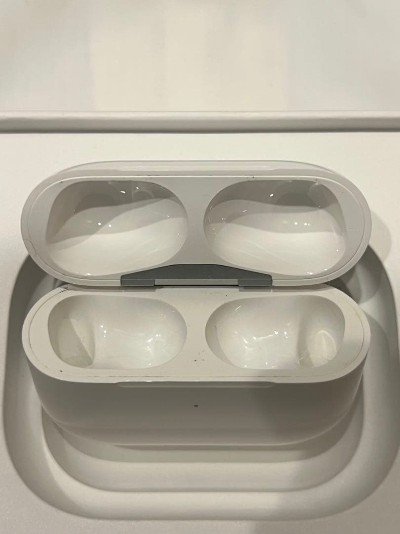 【AirPods Pro】正規品(中古) ※充電ケースのみ