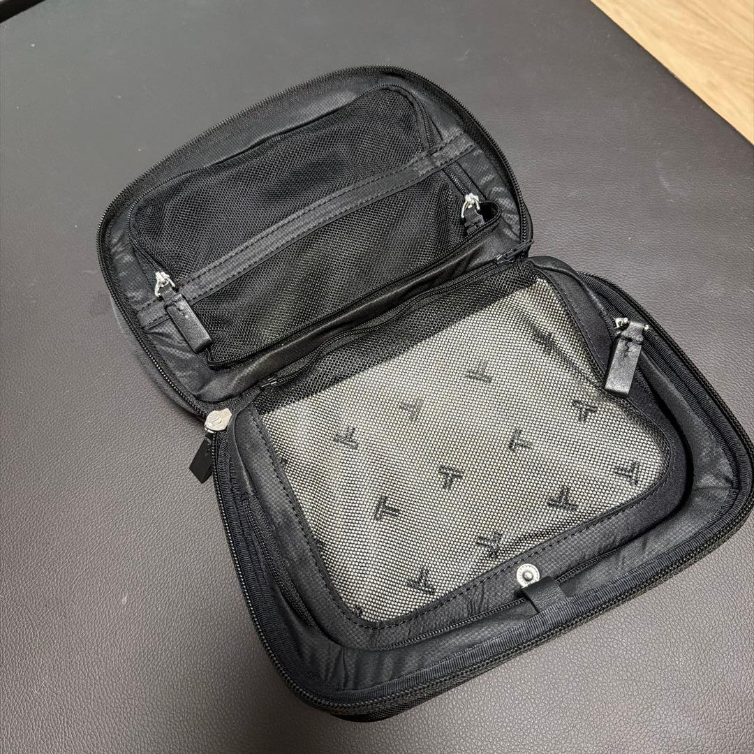 TUMI ブラック アクセサリーポーチ　ラージ