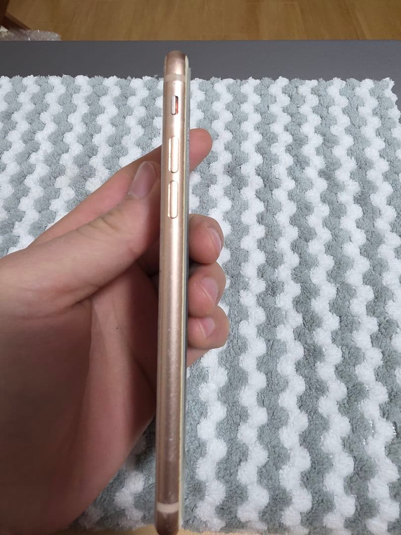 スマートフォン本体 Apple iPhone 8, 64GB, Gold, Battery 88%