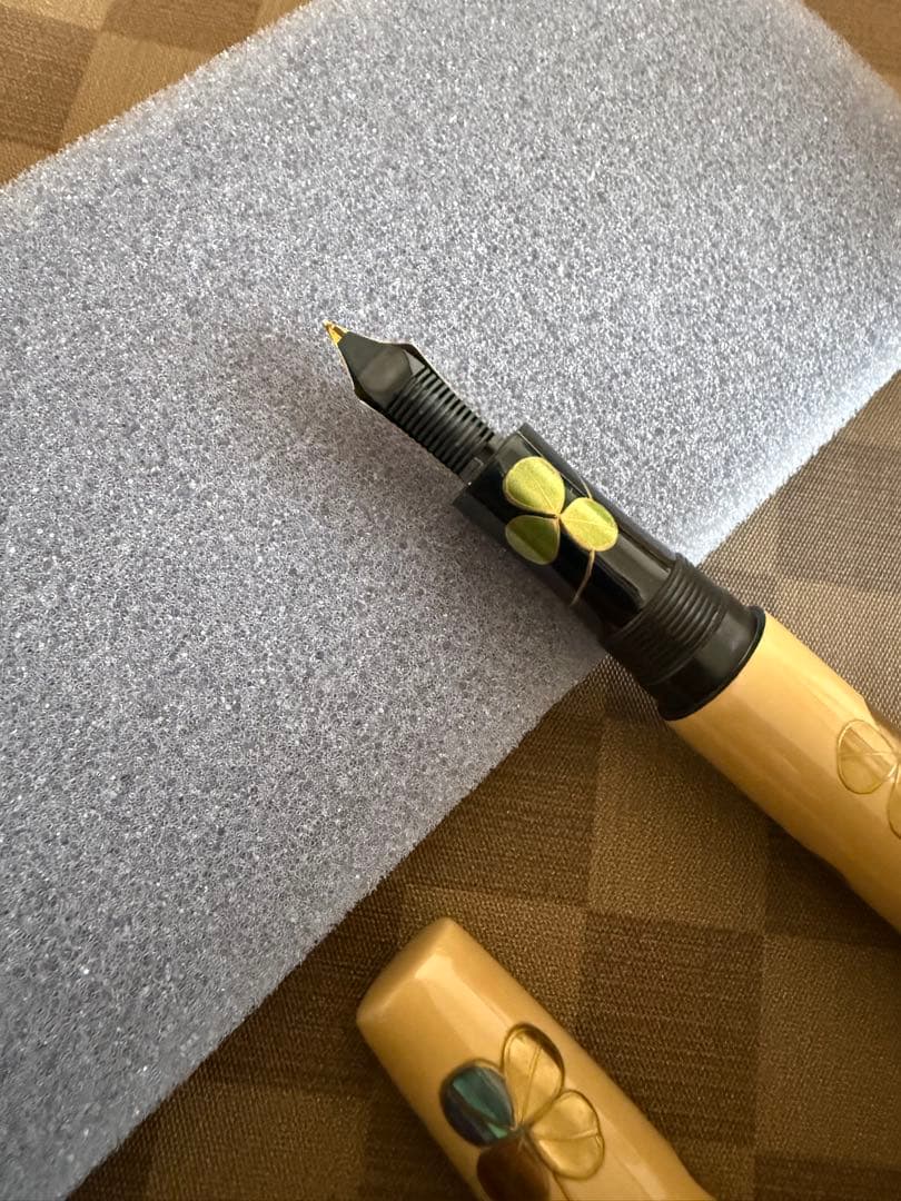 輪島屋善仁万年筆、蒔絵、白漆、クローバー、未使用品