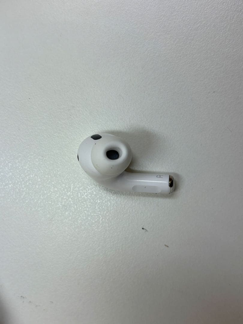 AirPods pro2　右耳のみ（本体 ホワイト 充電ケースはジャンクとして）