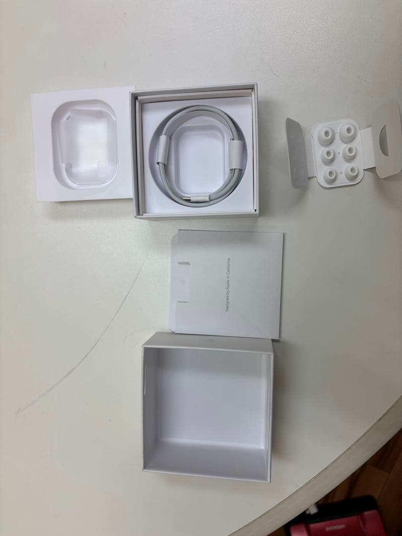 AirPods pro2　右耳のみ（本体 ホワイト 充電ケースはジャンクとして）