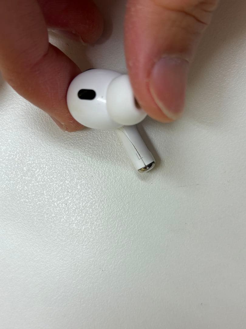 AirPods pro2　右耳のみ（本体 ホワイト 充電ケースはジャンクとして）