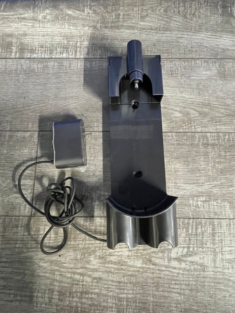 Dyson ダイソン　V7 Slim スティッククリーナー 本体・充電器