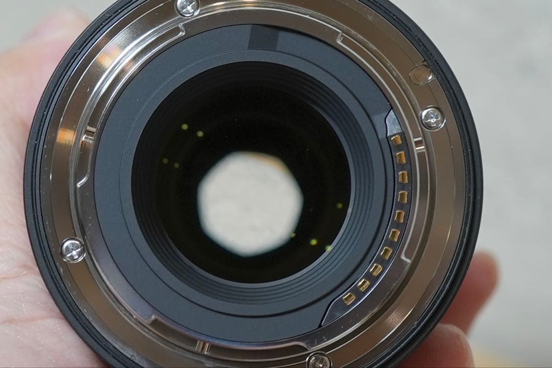 SONY α6400 ミラーレス一眼 ・レンズ・充電器・レンズフィルター付き