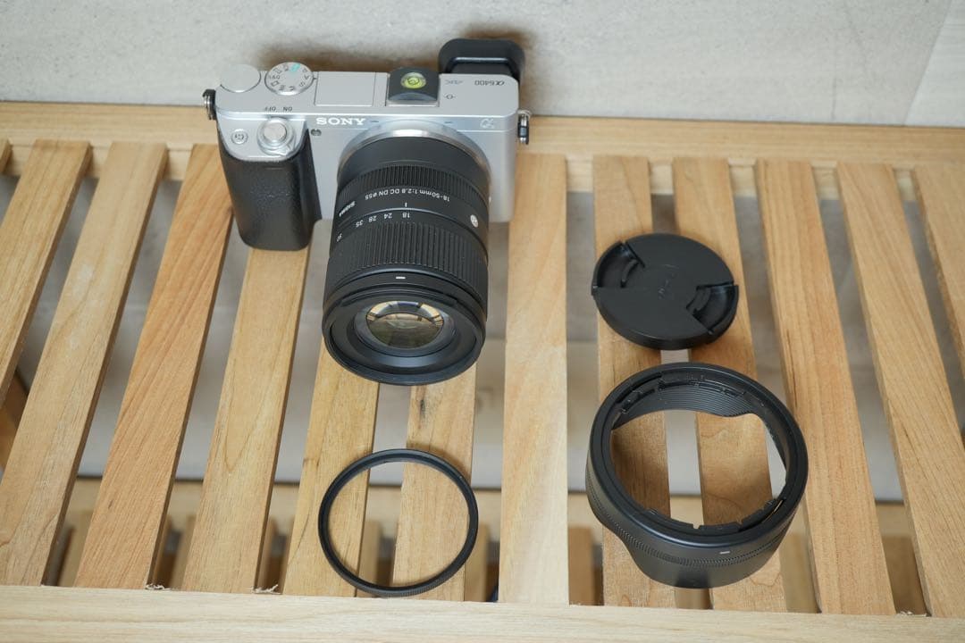 SONY α6400 ミラーレス一眼 ・レンズ・充電器・レンズフィルター付き