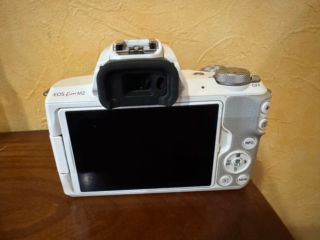 Canon EOS Kiss M2 本体と付属品